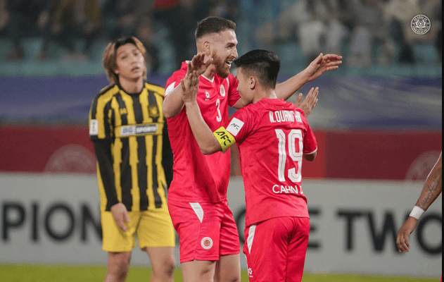Đình Bắc lập hat-trick giúp CAHN thắng thuyết phục SLNA 4-2, tiếp tục tiến gần hơn đến chức vô địch V.League 2025/26.